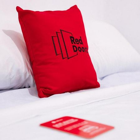 Hotel Reddoorz Near Mojokerto Train Station Exterior foto