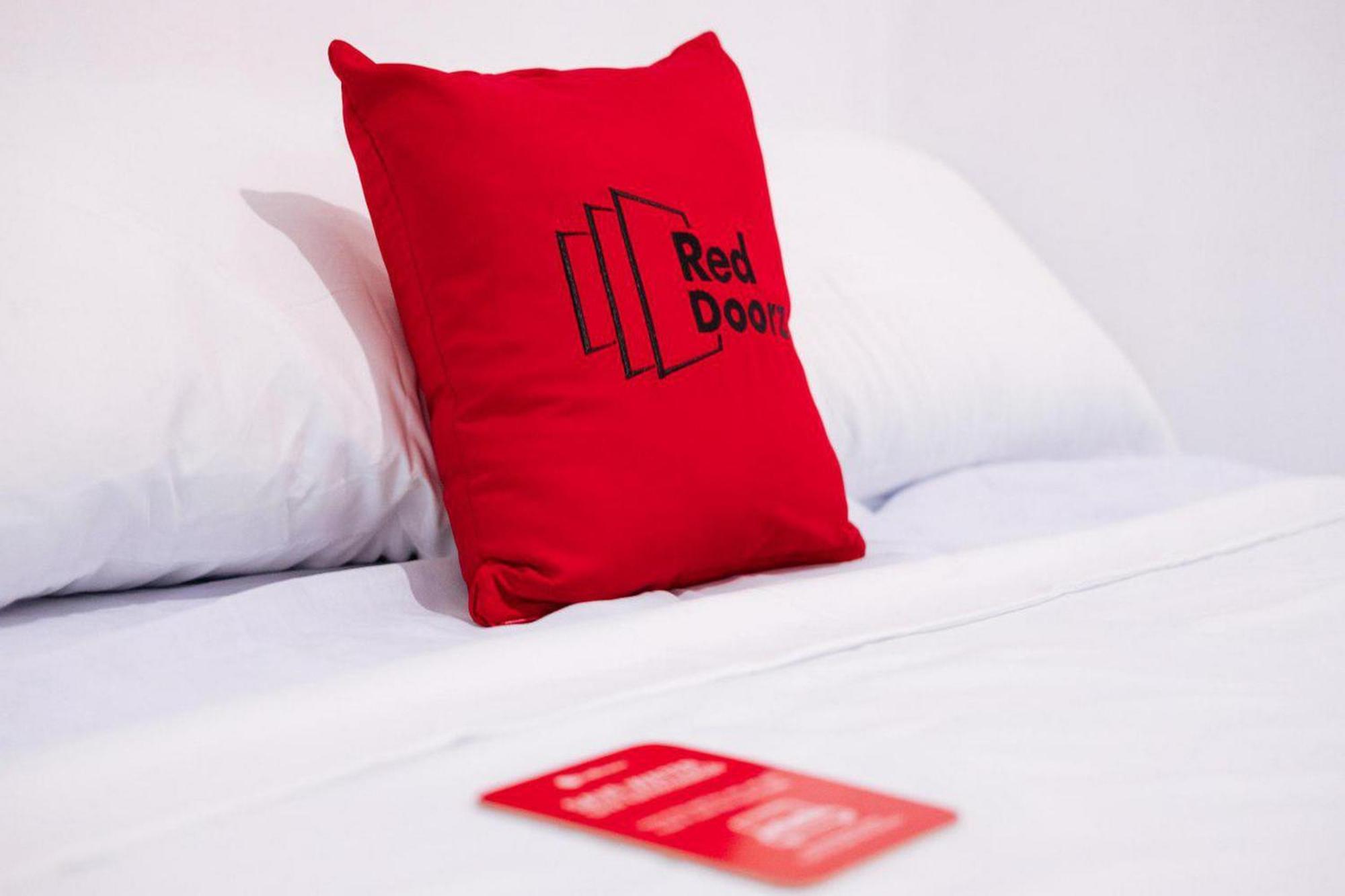Hotel Reddoorz Near Mojokerto Train Station Exterior foto